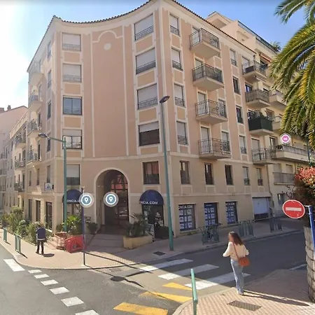 Carre D'or - Private Garage * マントン